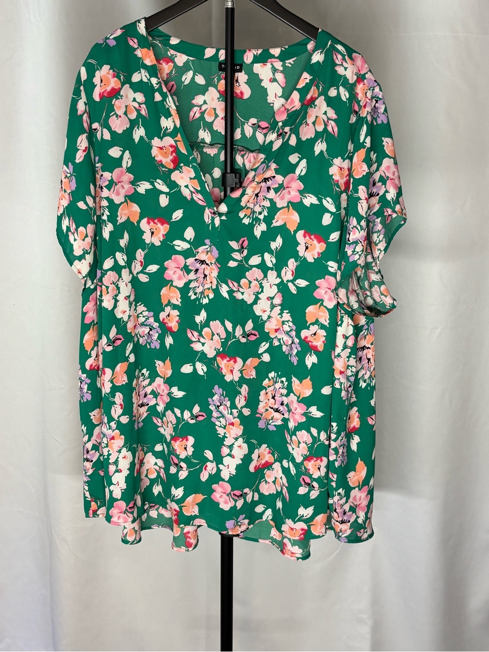 torrid Green Floral V-Neck Tunic Blouse w/ Blooms Plus Size Short Sleeve